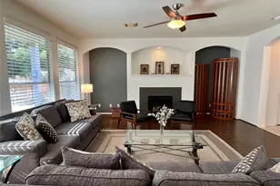 2 Stone Arrow Pl, The Woodlands, TX 77382 - Photo 2