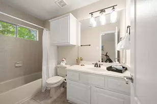 8961 Fallsbrook Ct, Conroe, TX 77302 - Photo 34