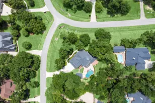 8961 Fallsbrook Ct, Conroe, TX 77302 - Photo 46