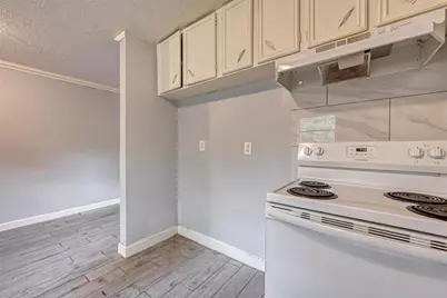 5431 Willow Glen Drive, Houston, TX 77033 - Photo 8