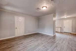 5431 Willow Glen Dr, Houston, TX 77033 - Photo 4