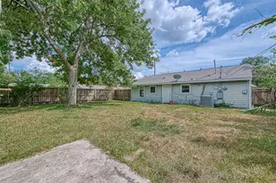 5431 Willow Glen Dr, Houston, TX 77033 - Photo 18