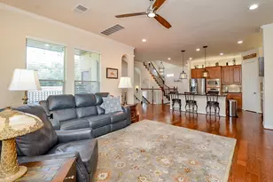 10602 Enclave Shadows Ct, Houston, TX 77043 - Photo 2