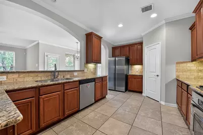 6 S Marshside Place, Spring, TX 77389 - Photo 14