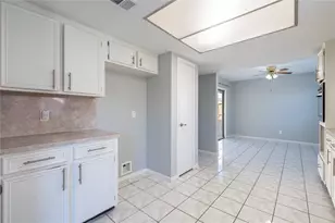 10215 Kirkwren Dr, Houston, TX 77089 - Photo 10