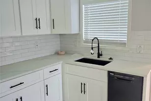 6152 Doulton Dr, Houston, TX 77033 - Photo 14