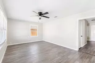 6152 Doulton Dr, Houston, TX 77033 - Photo 6