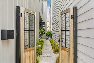 719 E 6th 1/2 Street, Houston, TX 77007 - Photo 2