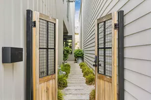 719 E 6th 1/2 St, Houston, TX 77007 - Photo 2