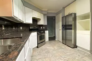 8122 Golf Green Cir, Houston, TX 77036 - Photo 6
