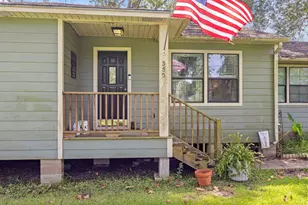 385 W Smith St, Sour Lake, TX 77659 - Photo 1