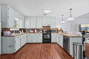 385 W Smith St, Sour Lake, TX 77659 - Photo 6