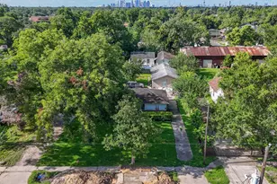 246 Rebecca St, Houston, TX 77022 - Photo 6