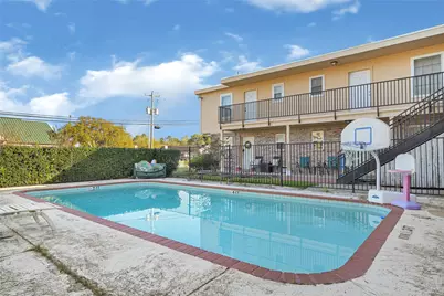 107 E Willowick Avenue #4, Friendswood, TX 77546 - Photo 2