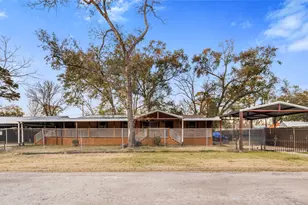 214 Lochness Dr, Highlands, TX 77562 - Photo 2