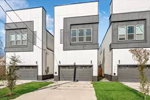 725 E 37th St, Houston, TX 77022 - Photo 2