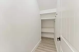 725 E 37th St, Houston, TX 77022 - Photo 12