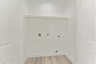 725 E 37th St, Houston, TX 77022 - Photo 18