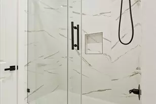 725 E 37th St, Houston, TX 77022 - Photo 22