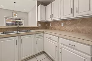 10810 Umber Ct, Houston, TX 77099 - Photo 10