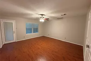 2614 Enclave At Shady Acres Ct, Houston, TX 77008 - Photo 2