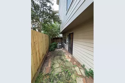 2614 Enclave At Shady Acres Court, Houston, TX 77008 - Photo 14