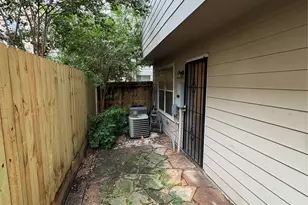 2614 Enclave At Shady Acres Ct, Houston, TX 77008 - Photo 14