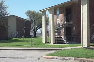 1107 W Whitney Pl Dr, Whitney, TX 76692 - Photo 2