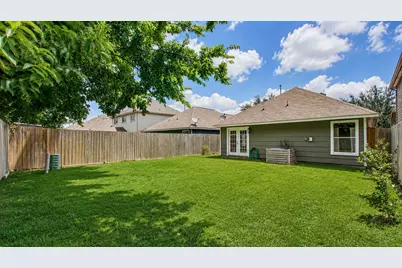 8647 Suburban Oaks Road, Houston, TX 77093 - Photo 20