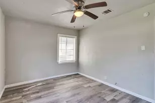 7622 S Hall St, Houston, TX 77028 - Photo 16