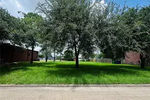 101 Knight St, Angleton, TX 77515 - Photo 1