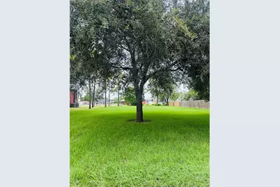 101 Knight Street, Angleton, TX 77515 - Photo 2