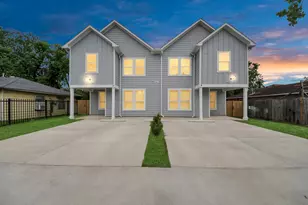 5947 Southseas St, Houston, TX 77033 - Photo 2