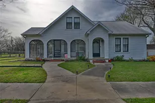 215 N Haupstrasse St, Carmine, TX 78932 - Photo 2