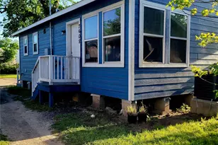 7608 E Magnolia St, Houston, TX 77012 - Photo 2