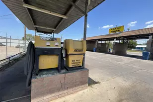 226 Bremond St, Hempstead, TX 77445 - Photo 4