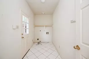 9731 New Kent Dr, Sugar Land, TX 77498 - Photo 14