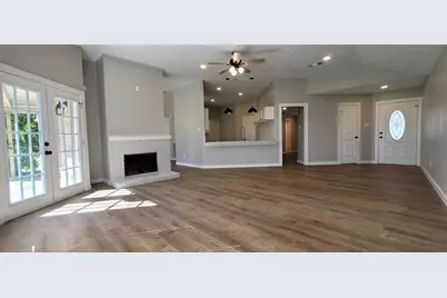 322 Village Creek Drive, Webster, TX 77598 - Photo 4