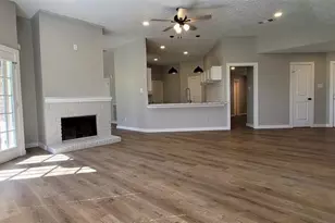 322 Village Creek Dr, Webster, TX 77598 - Photo 4