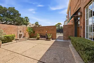 1422 Nantucket Dr, Houston, TX 77057 - Photo 2