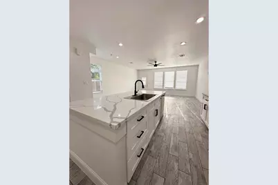 7710 Darnay Drive #A, Houston, TX 77033 - Photo 6