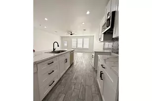 7710 Darnay Dr, Houston, TX 77033 - Photo 10