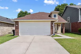 11811 Fossil Rock Ln, Houston, TX 77034 - Photo 2