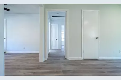 10221 Bretton Drive, Houston, TX 77016 - Photo 12