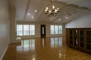 372 Oak Hill Dr, Huntsville, TX 77340 - Photo 2