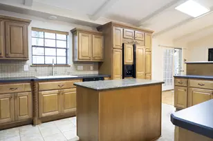 372 Oak Hill Dr, Huntsville, TX 77340 - Photo 8