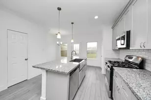 8305 Prairie View Dr, Houston, TX 77088 - Photo 12