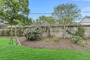 7706 Meadowbriar Ln, Houston, TX 77063 - Photo 22