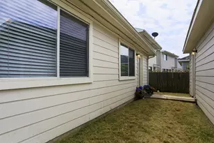 11915 Sanspereil Dr, Houston, TX 77047 - Photo 6