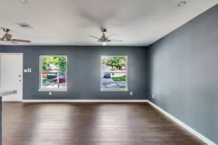 9814 Trumpet St, Houston, TX 77078 - Photo 10